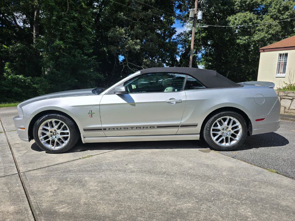 2013 Ford Mustang Image 40