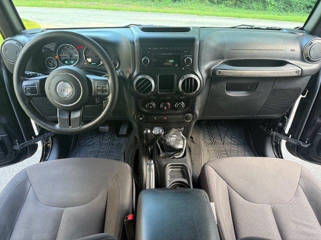 2015 Jeep Wrangler Unlimited Image 9