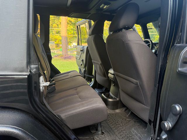 2015 Jeep Wrangler Unlimited Image 35