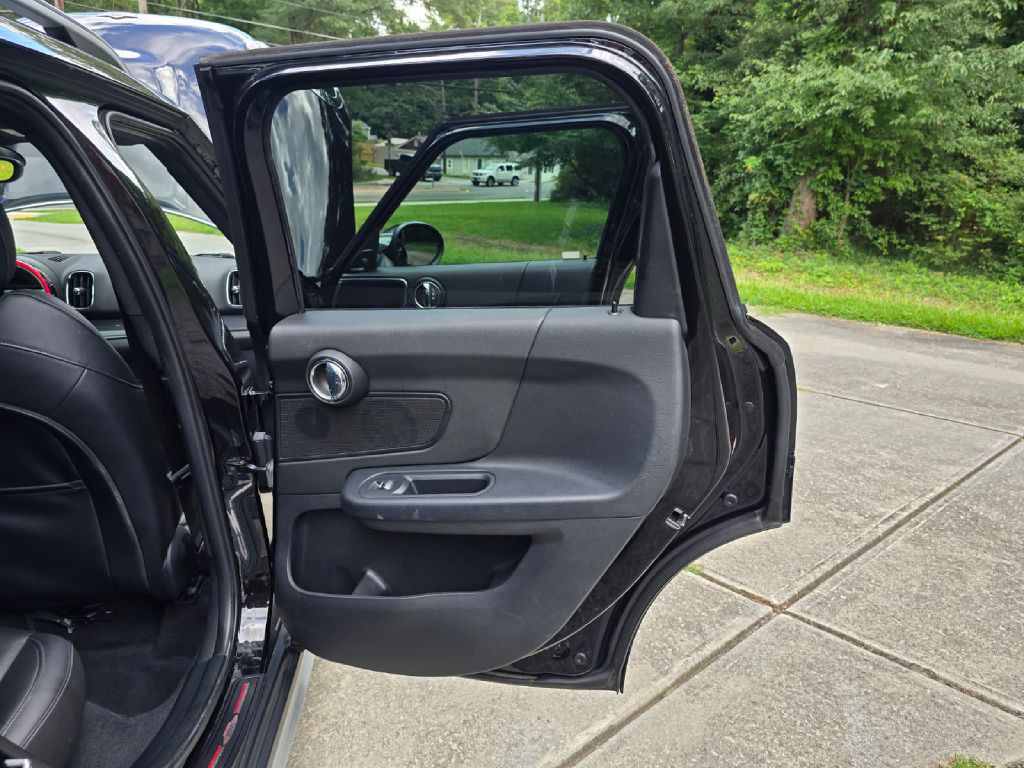 2018 MINI Cooper Image 19