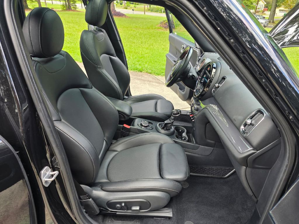 2018 MINI Cooper Image 25