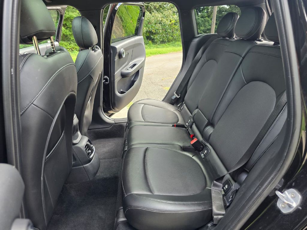 2018 MINI Cooper Image 28