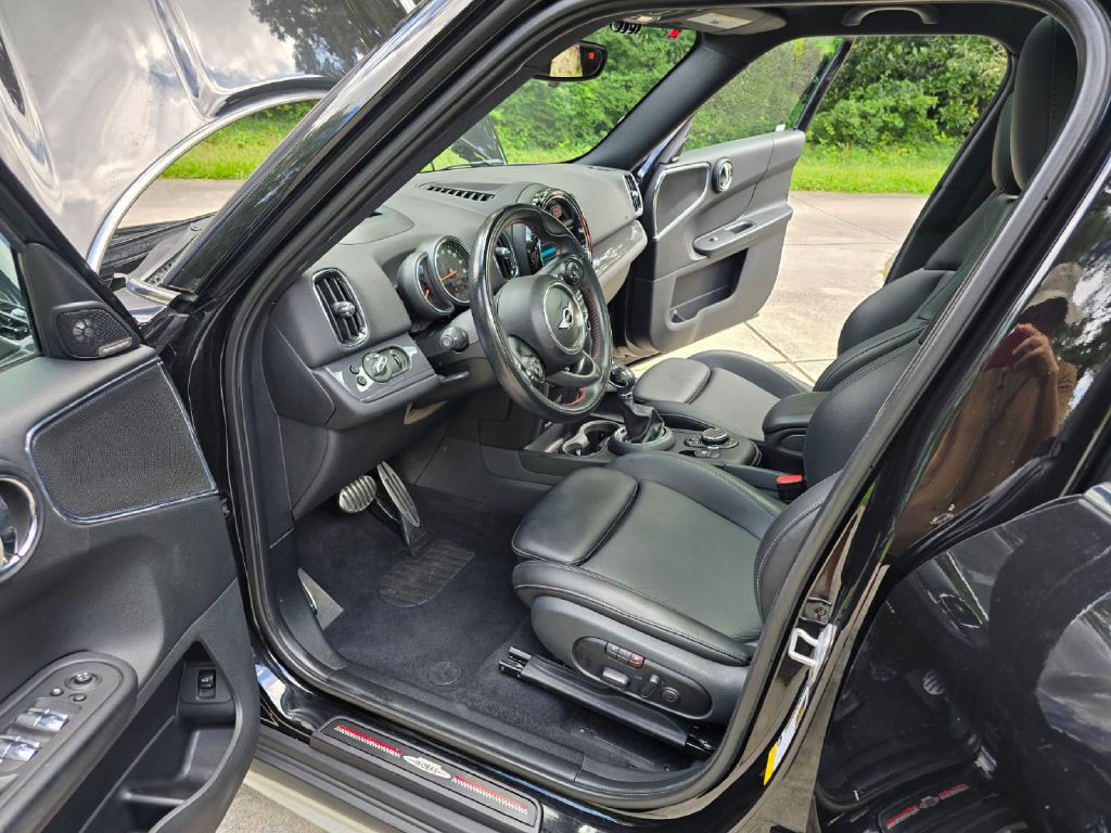 2018 MINI Cooper Image 32