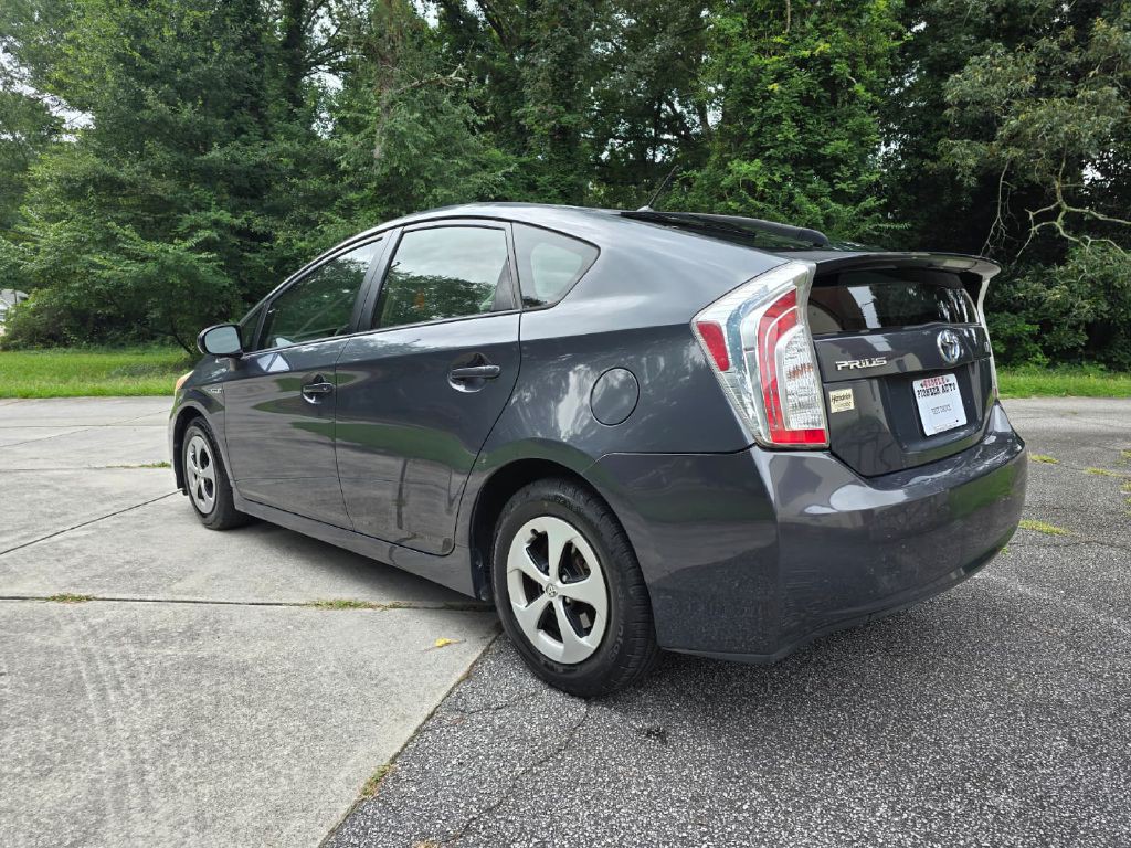 2013 Toyota Prius Image 2