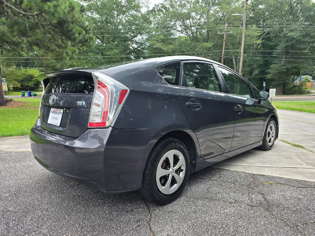 2013 Toyota Prius Image 3