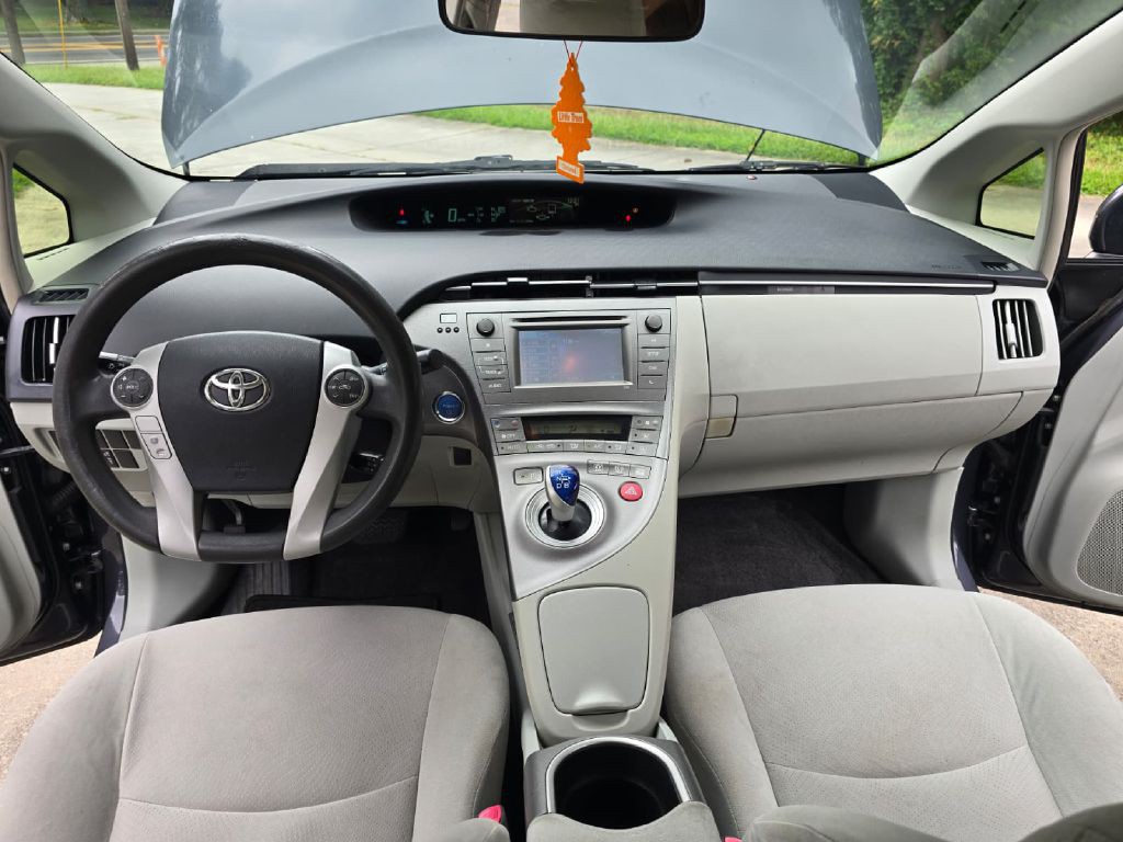 2013 Toyota Prius Image 4