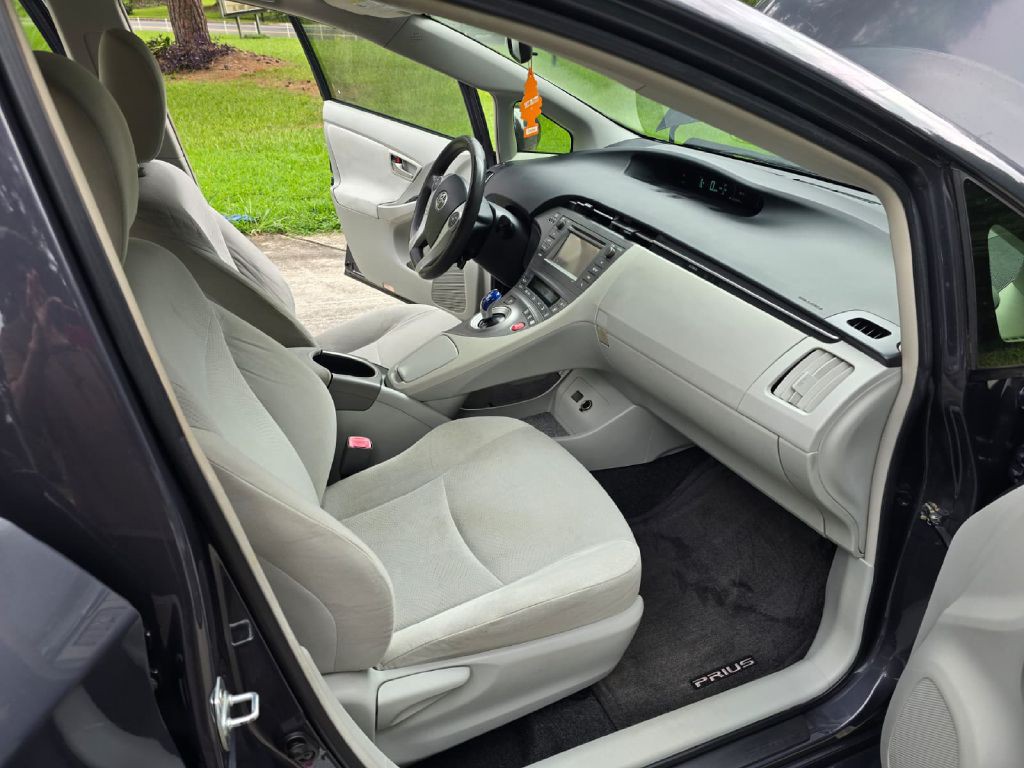 2013 Toyota Prius Image 5