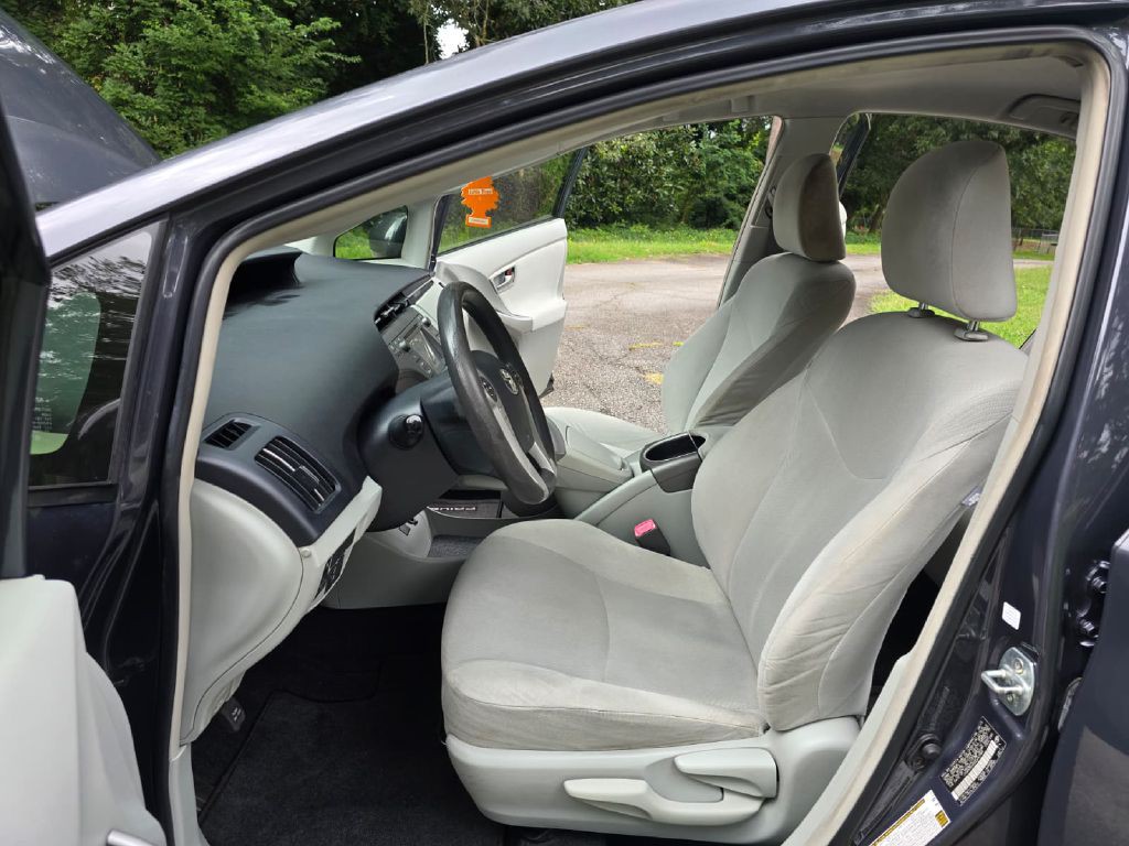 2013 Toyota Prius Image 7