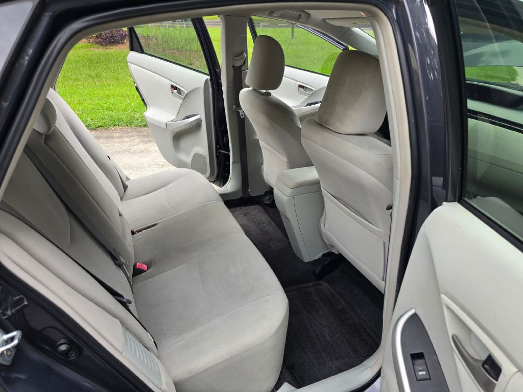 2013 Toyota Prius Image 10