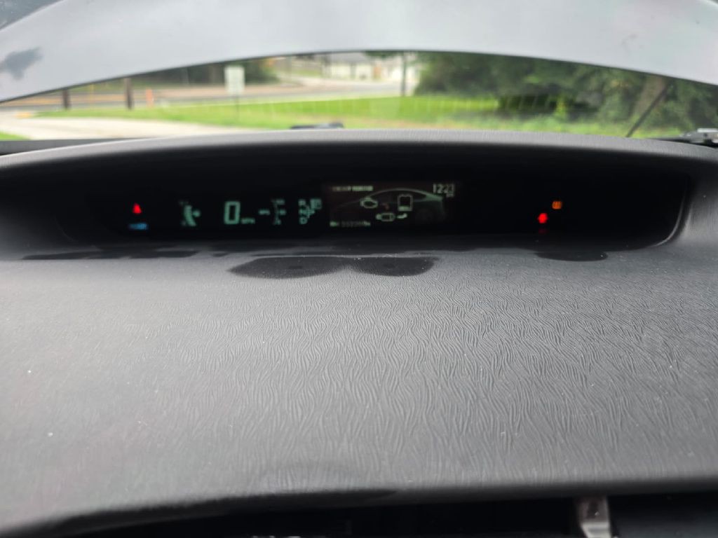 2013 Toyota Prius Image 12