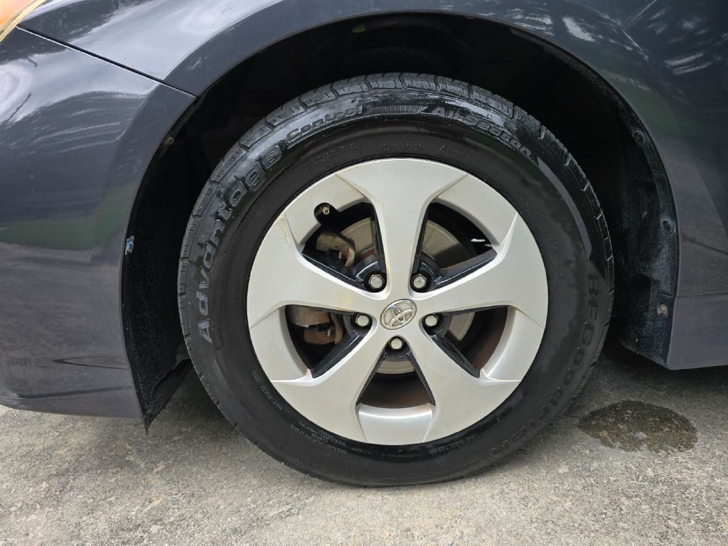 2013 Toyota Prius Image 14