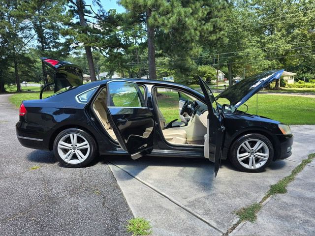 2012 Volkswagen Passat Image 1