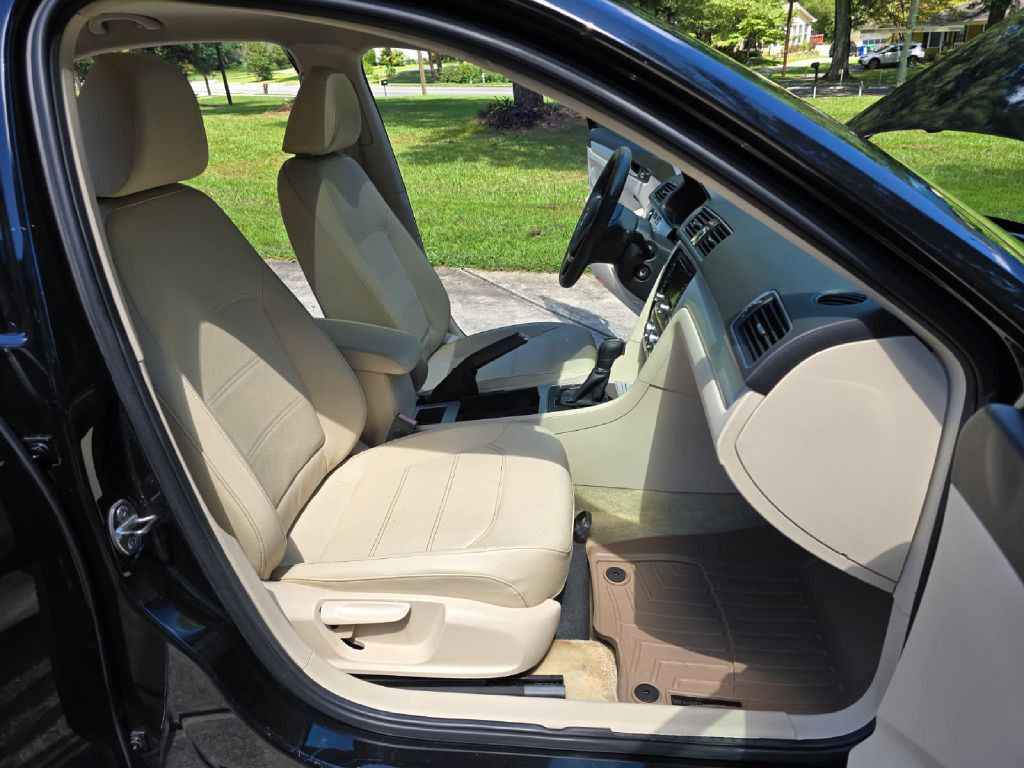 2012 Volkswagen Passat Image 7