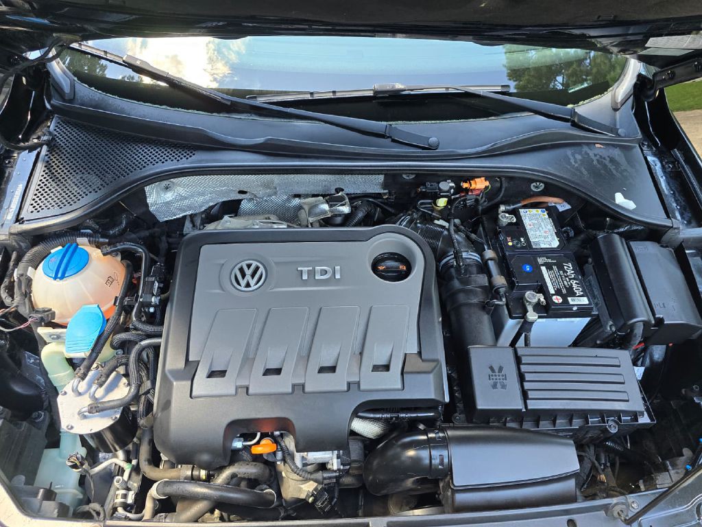 2012 Volkswagen Passat Image 9