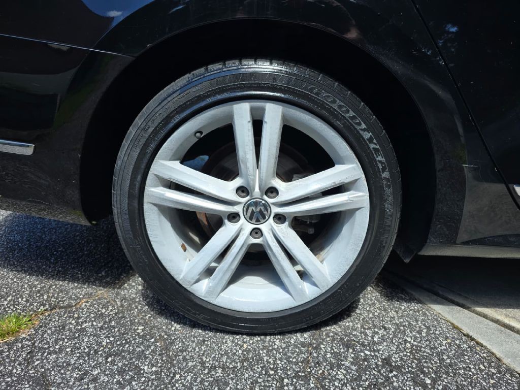2012 Volkswagen Passat Image 13