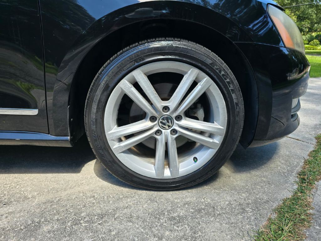 2012 Volkswagen Passat Image 14