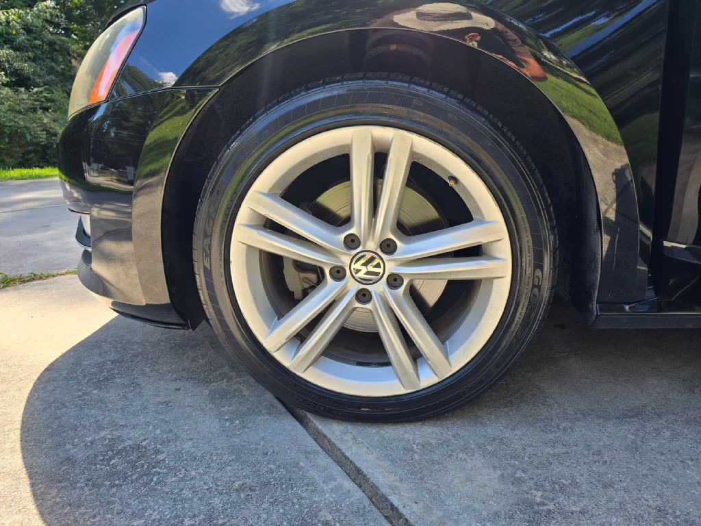 2012 Volkswagen Passat Image 15