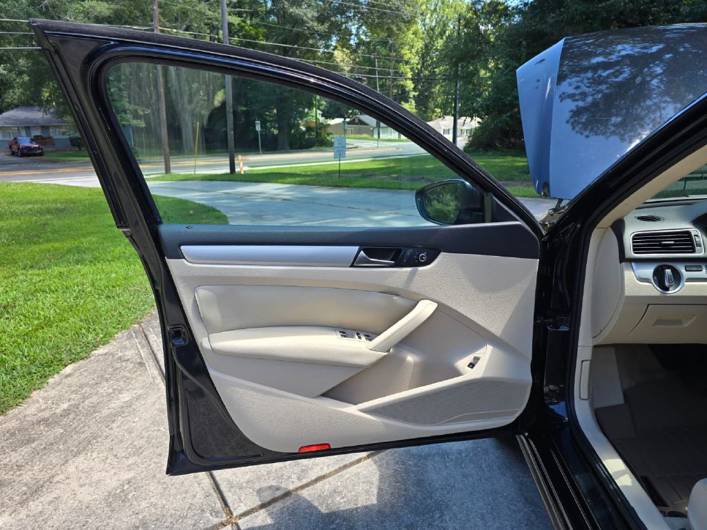 2012 Volkswagen Passat Image 20
