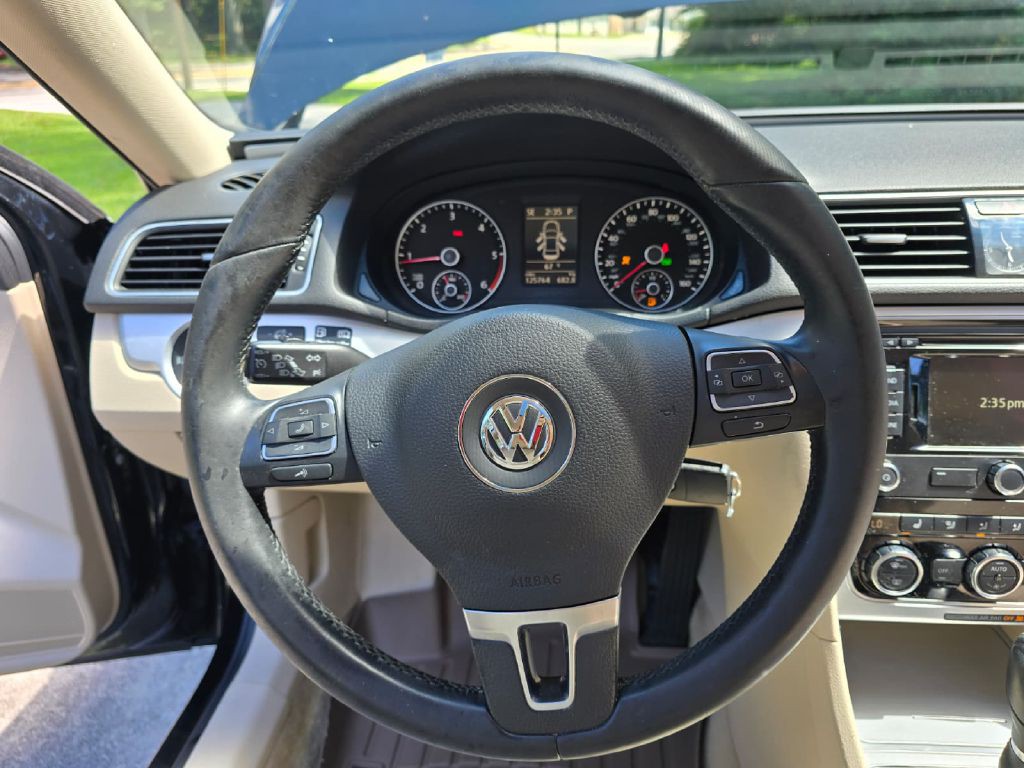 2012 Volkswagen Passat Image 21