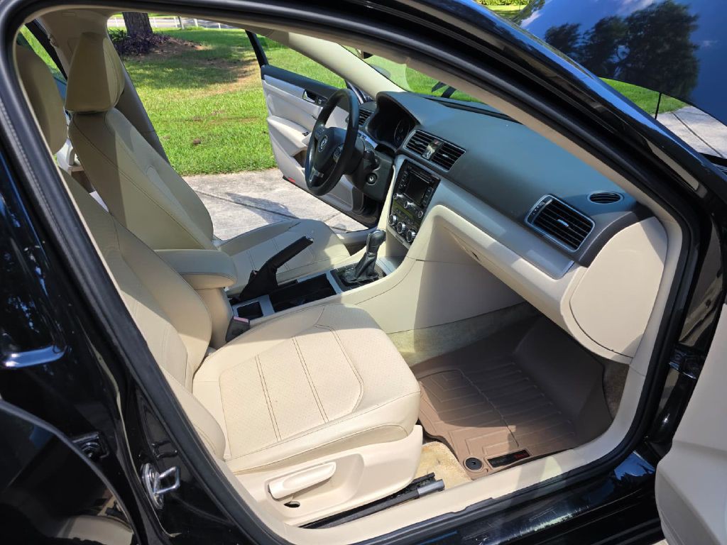 2012 Volkswagen Passat Image 22