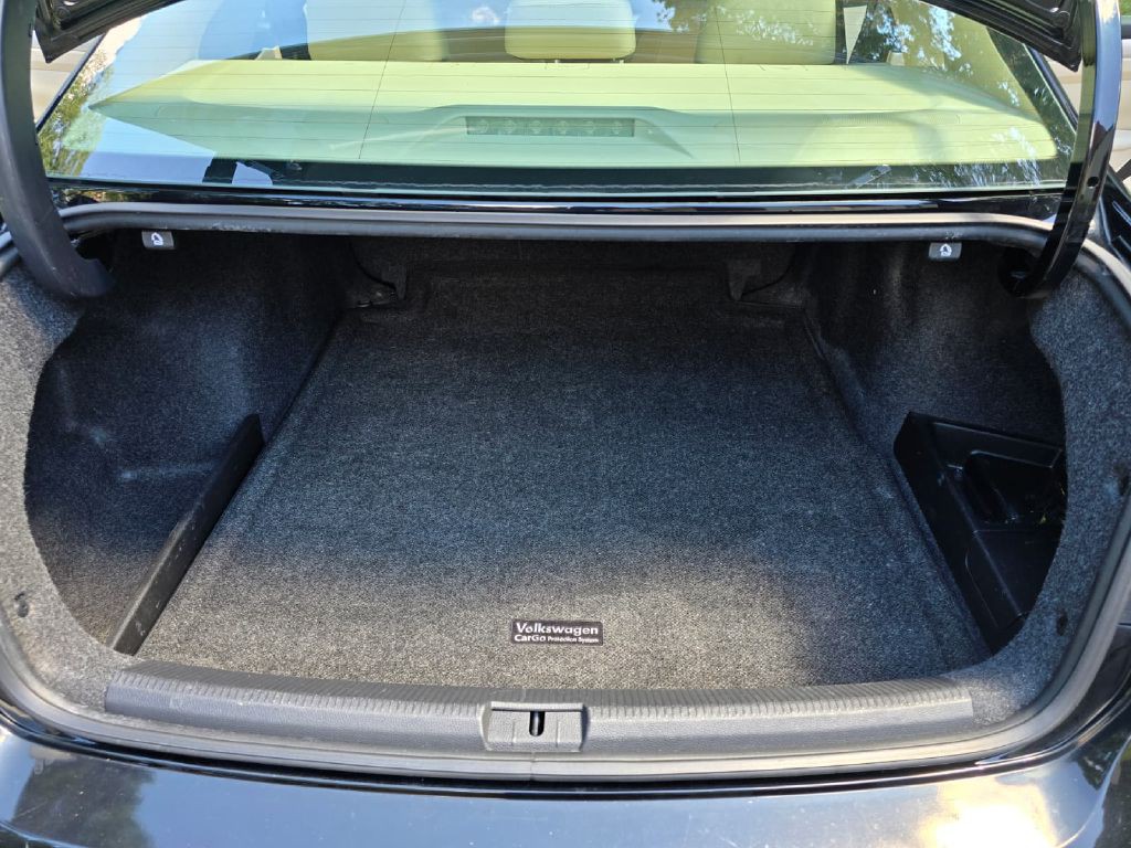 2012 Volkswagen Passat Image 25