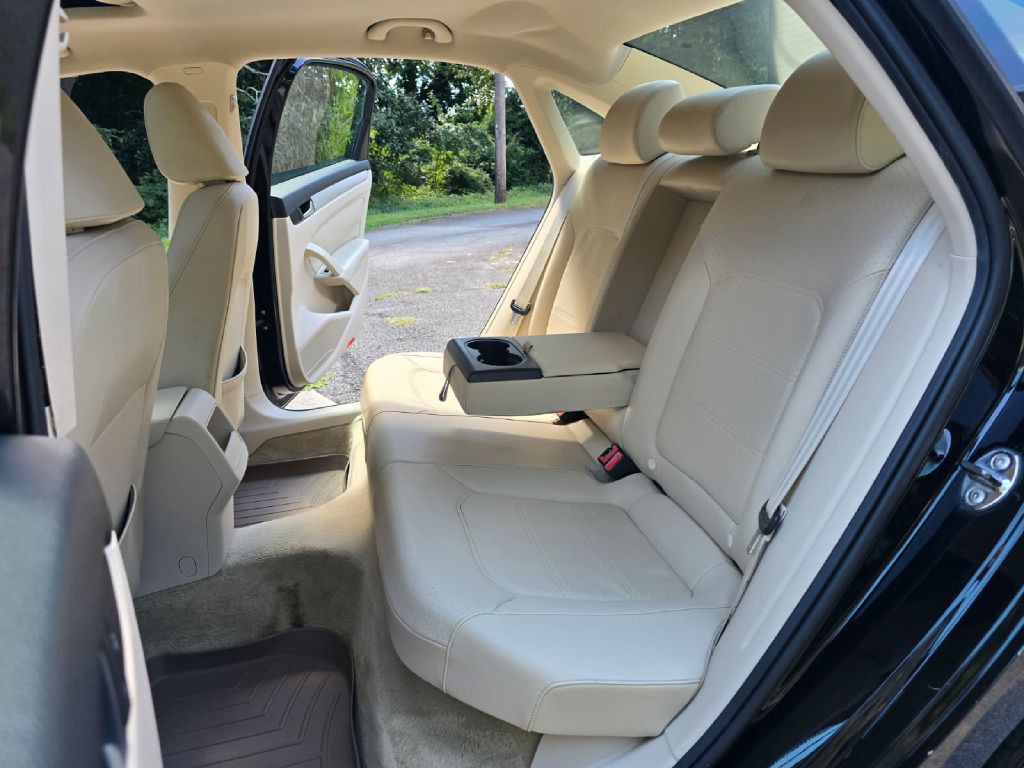 2012 Volkswagen Passat Image 26