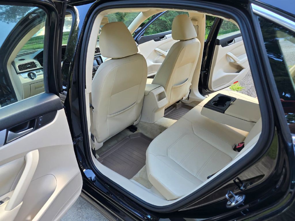 2012 Volkswagen Passat Image 27