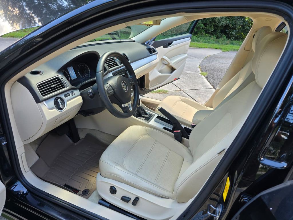 2012 Volkswagen Passat Image 29