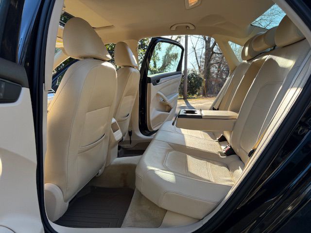 2012 Volkswagen Passat Image 7