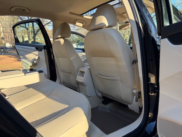 2012 Volkswagen Passat Image 27