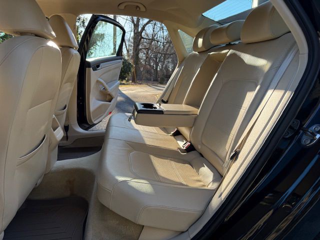 2012 Volkswagen Passat Image 28