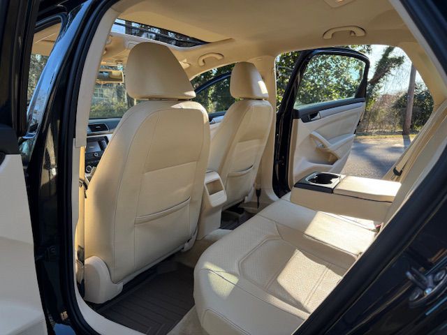 2012 Volkswagen Passat Image 29