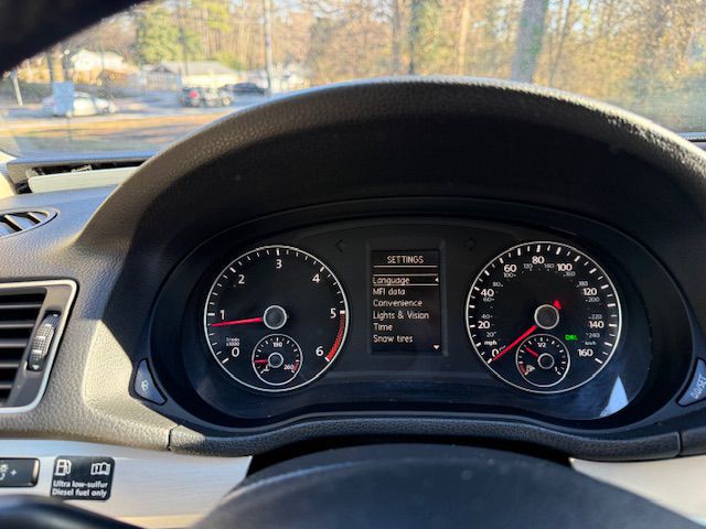 2012 Volkswagen Passat Image 38