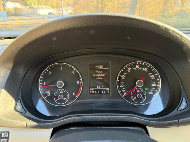 2012 Volkswagen Passat Image 39