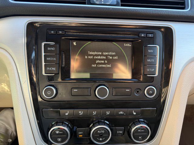 2012 Volkswagen Passat Image 40