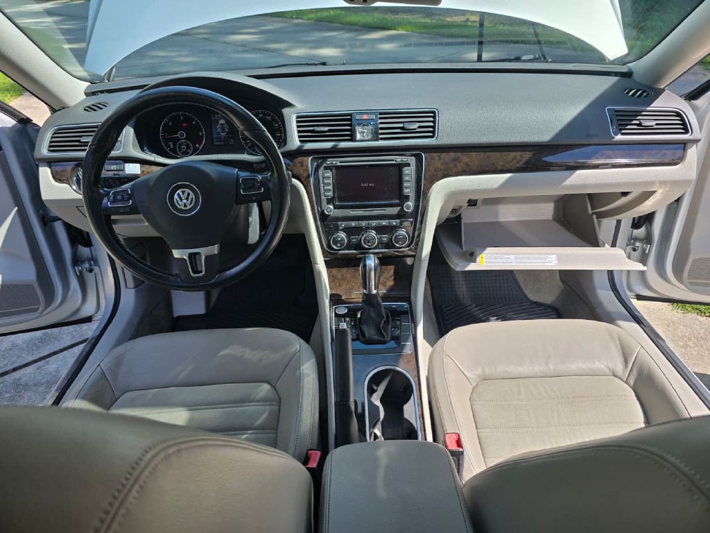 2014 Volkswagen Passat Image 5