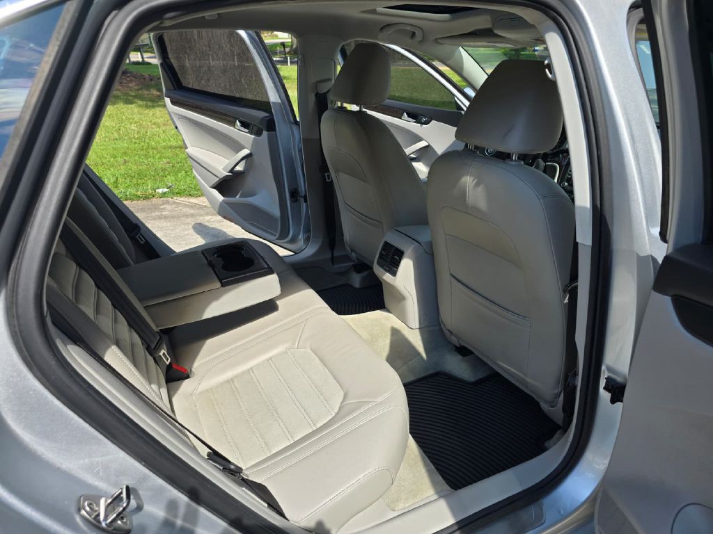 2014 Volkswagen Passat Image 6
