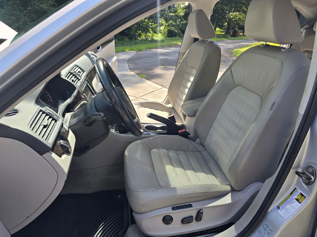 2014 Volkswagen Passat Image 9