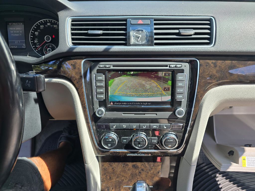 2014 Volkswagen Passat Image 10
