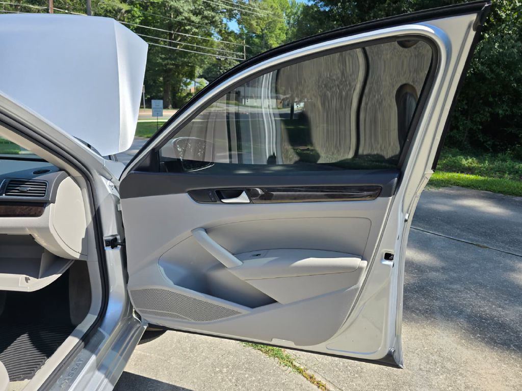 2014 Volkswagen Passat Image 13