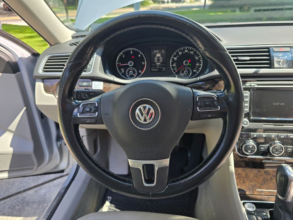 2014 Volkswagen Passat Image 18