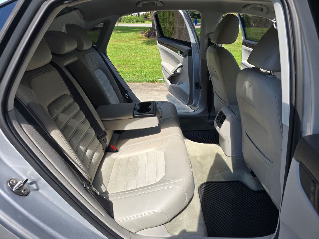 2014 Volkswagen Passat Image 20
