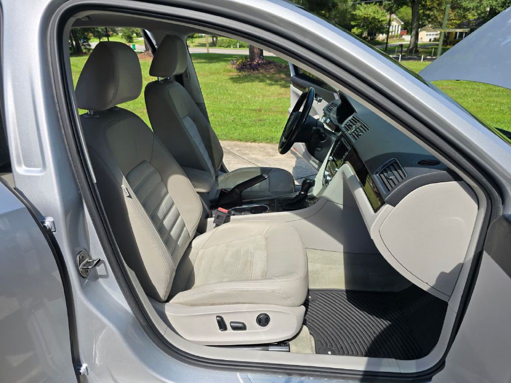 2014 Volkswagen Passat Image 21