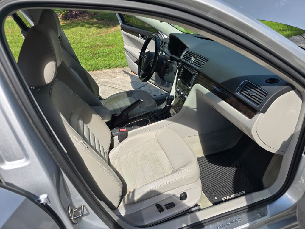 2014 Volkswagen Passat Image 24
