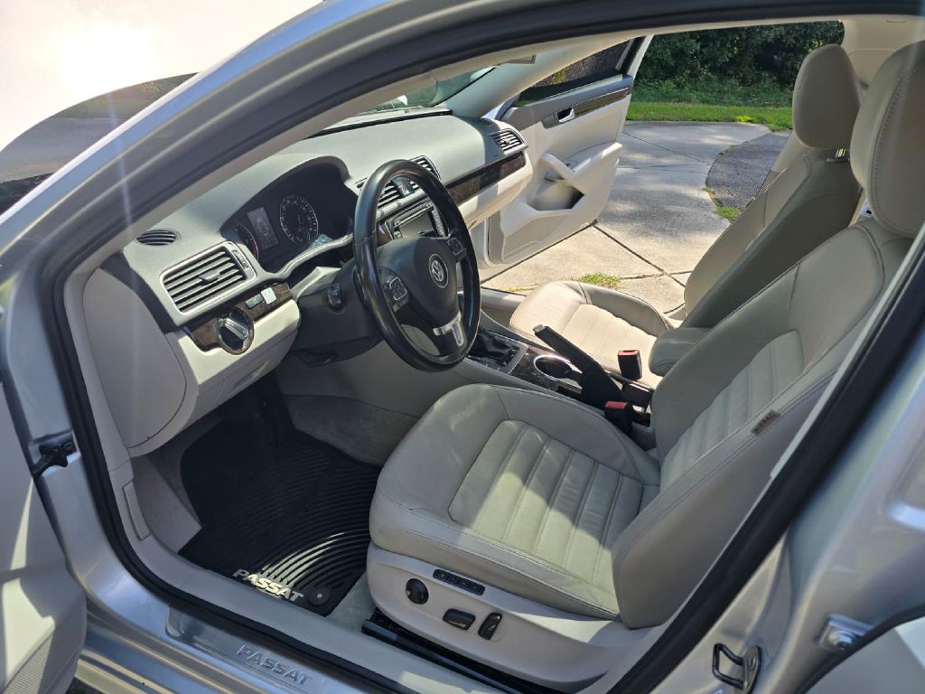 2014 Volkswagen Passat Image 28