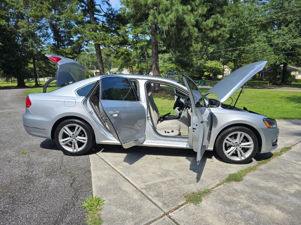 2014 Volkswagen Passat Image 30