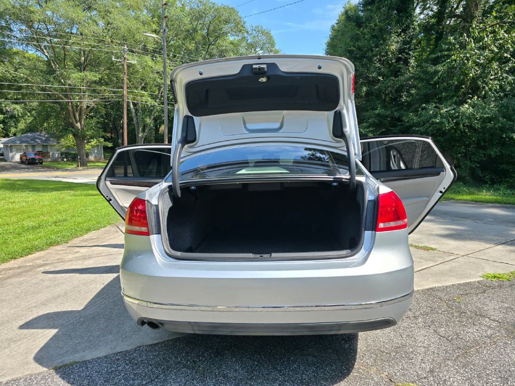 2014 Volkswagen Passat Image 32