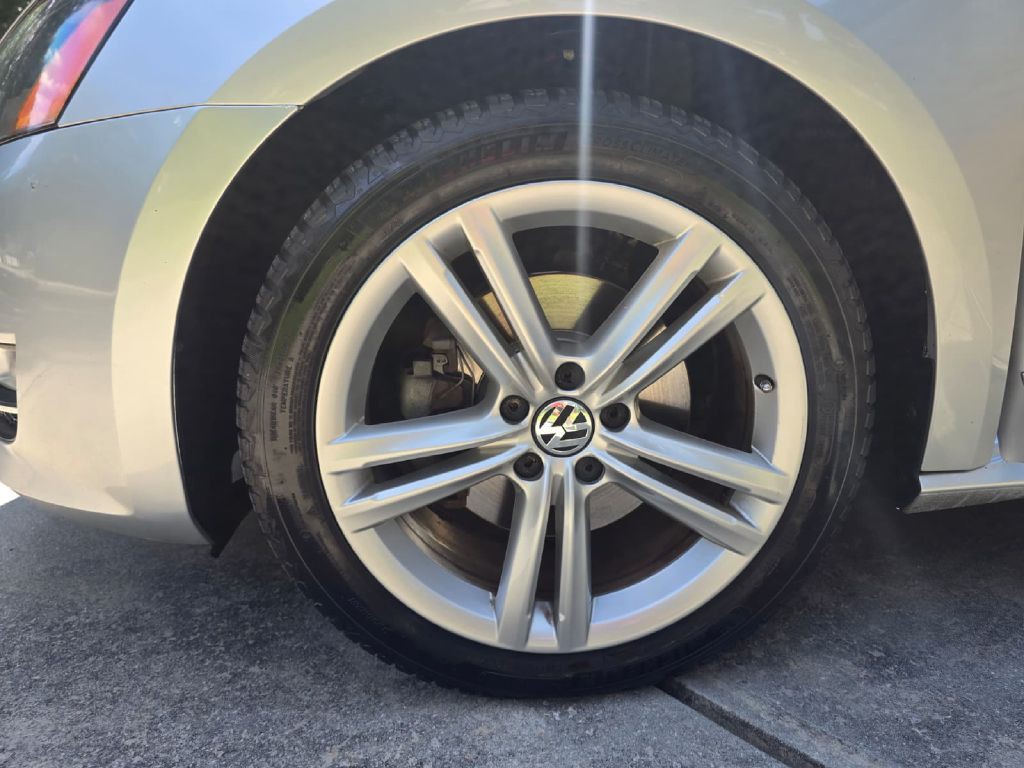 2014 Volkswagen Passat Image 40