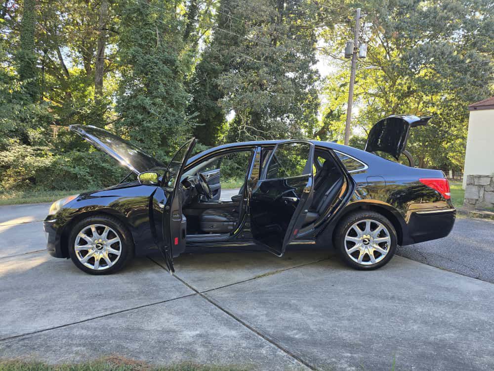 2011 Hyundai Equus Image 1