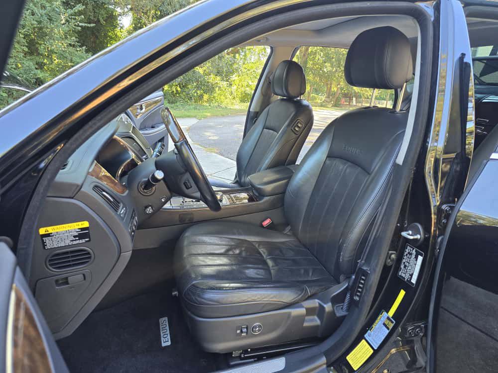 2011 Hyundai Equus Image 32